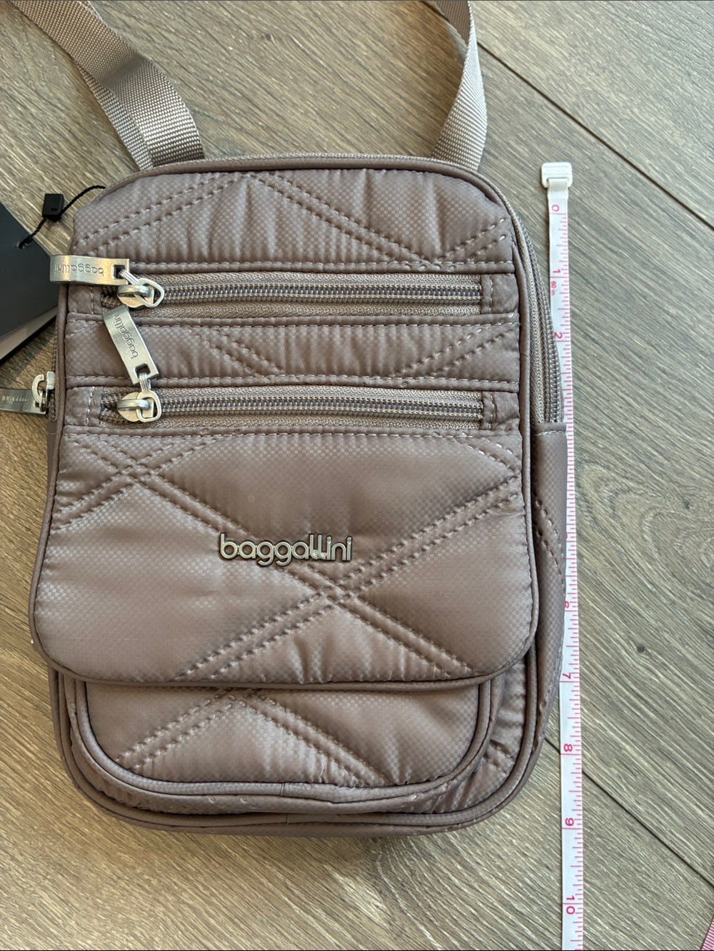 Baggallini RFID Journey Crossbody Quilted ~ Metallic Taupe - Picture 8 of 8
